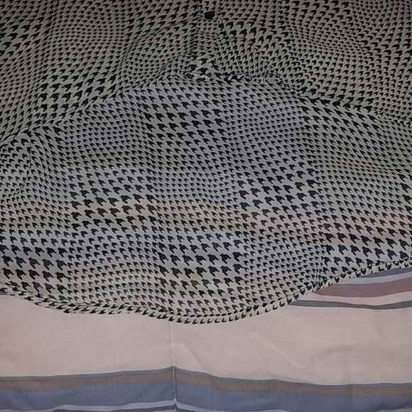 Black and white top - Picture 5 of 5